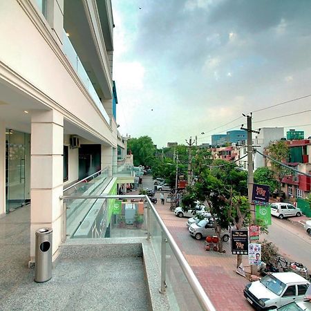 Staayz Premium Gurgaon Hotel Bagian luar foto