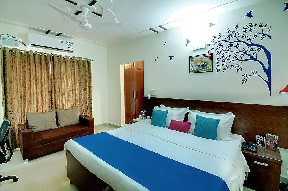 Staayz Premium Gurgaon Hotel Bagian luar foto