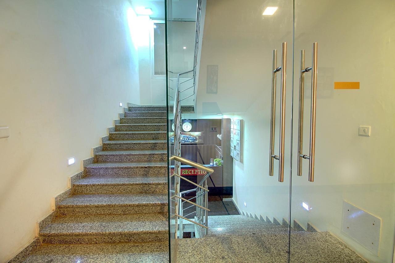 Staayz Premium Gurgaon Hotel Bagian luar foto