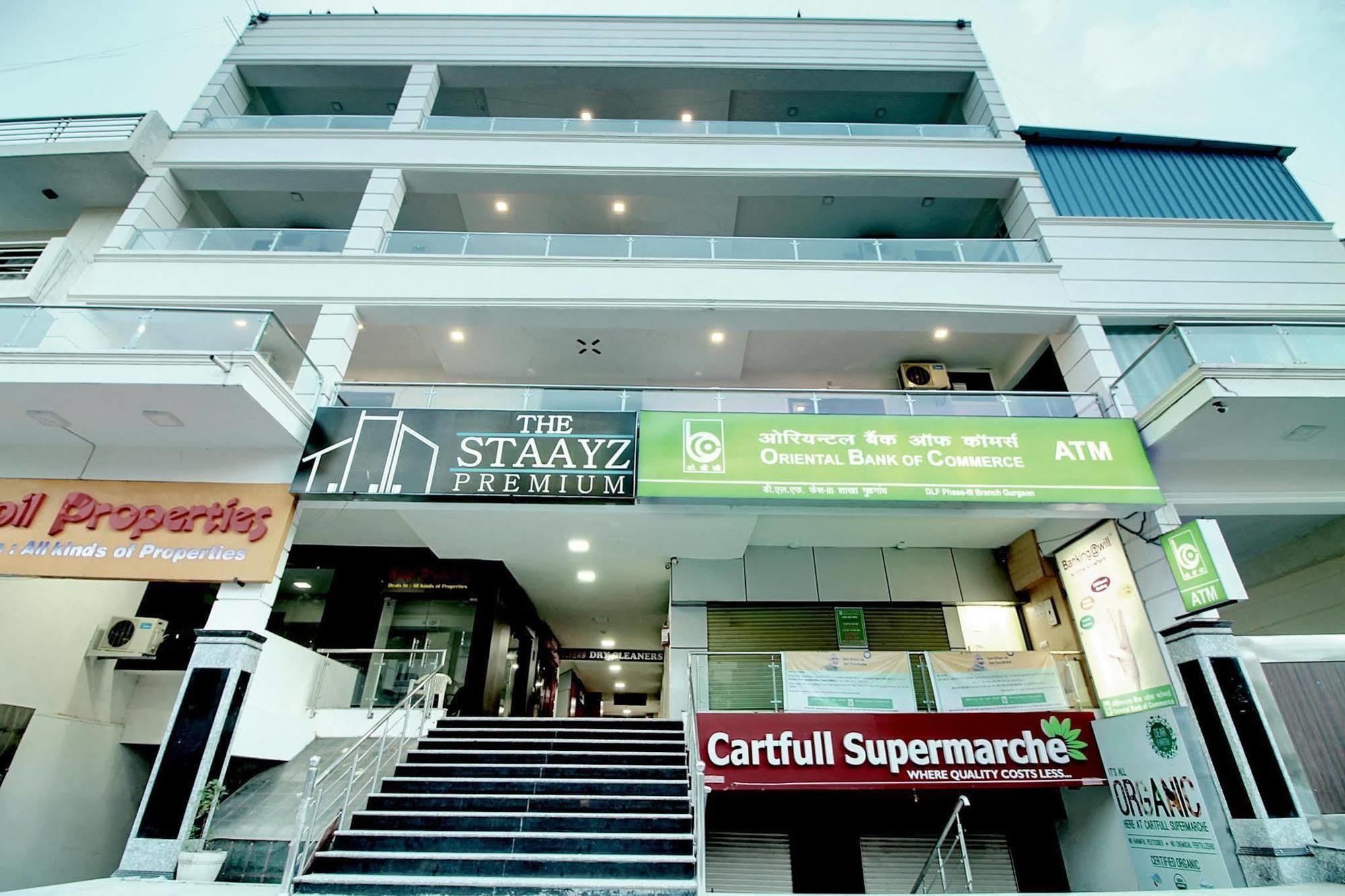 Staayz Premium Gurgaon Hotel Bagian luar foto