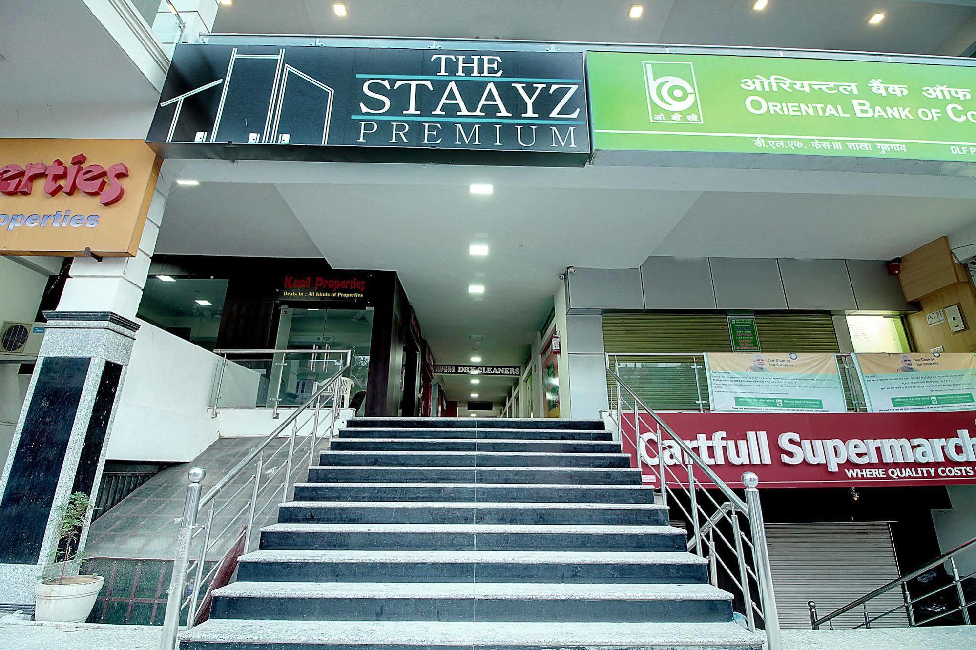 Staayz Premium Gurgaon Hotel Bagian luar foto