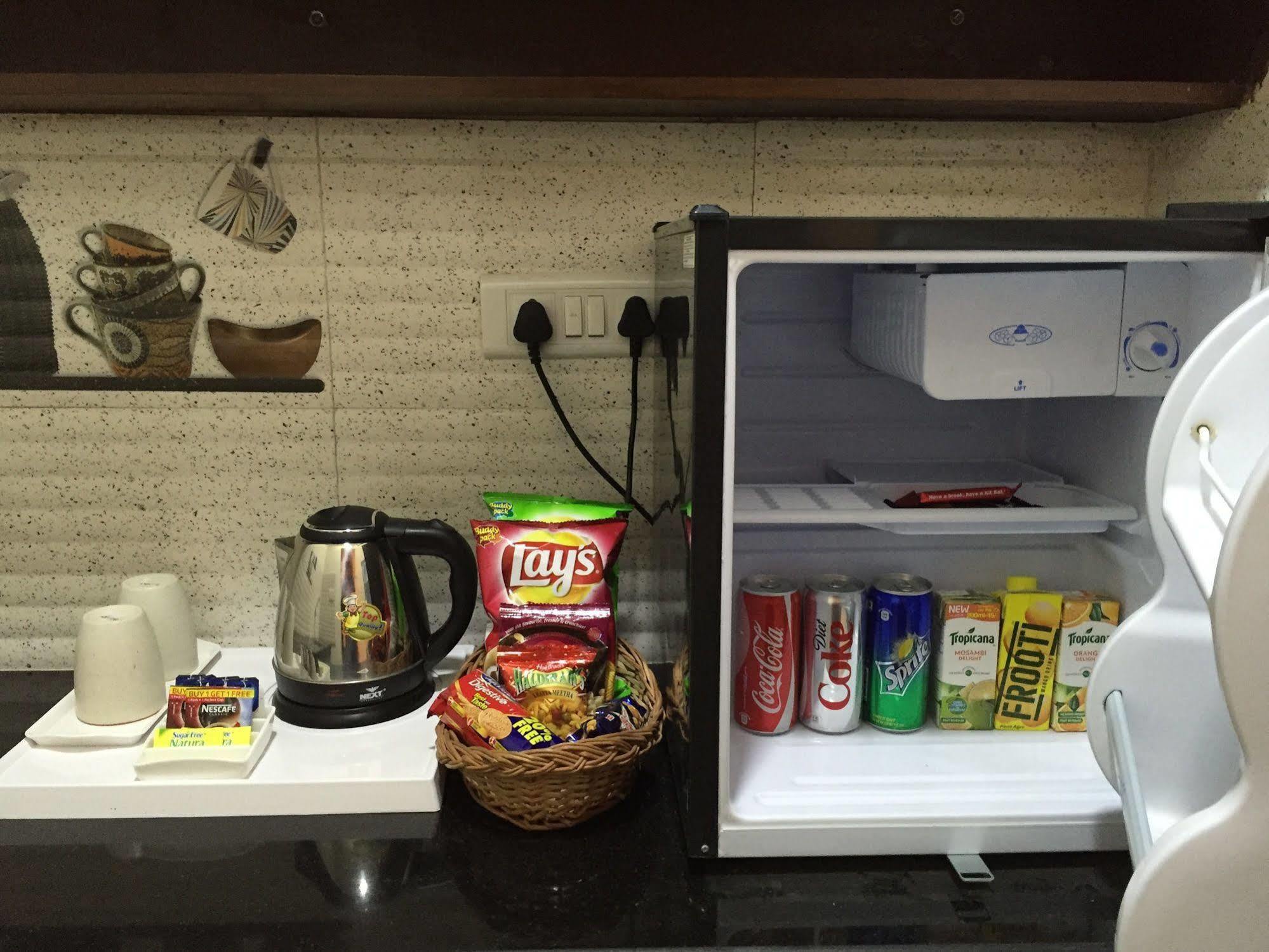Staayz Premium Gurgaon Hotel Bagian luar foto