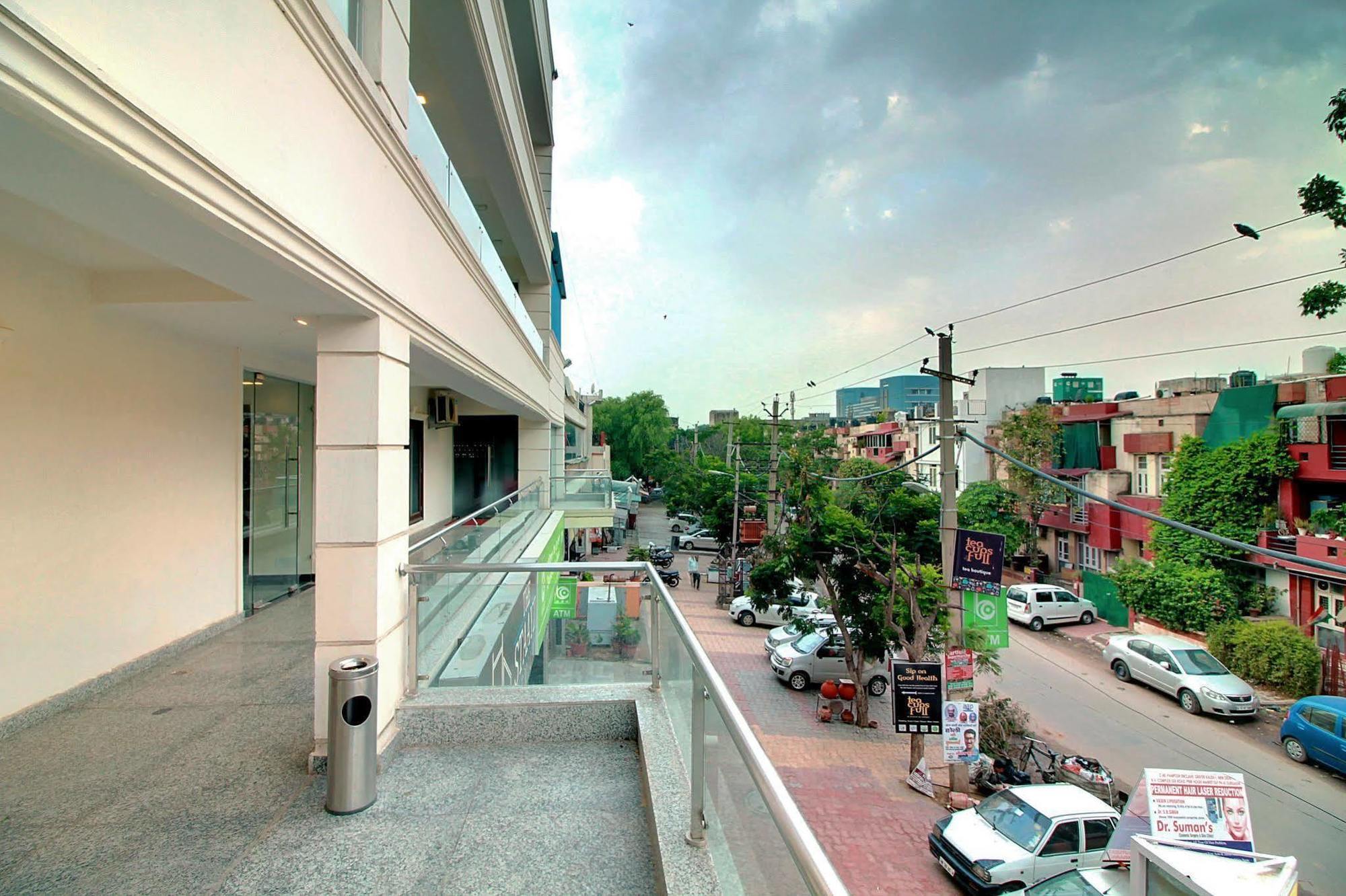 Staayz Premium Gurgaon Hotel Bagian luar foto