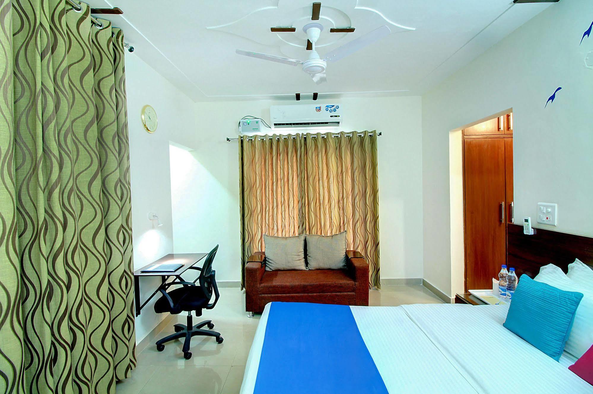 Staayz Premium Gurgaon Hotel Bagian luar foto