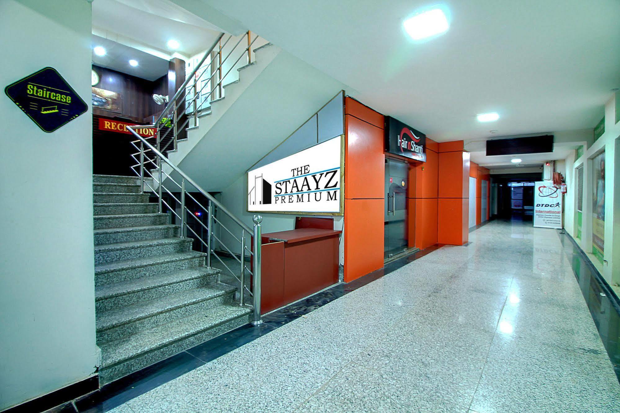 Staayz Premium Gurgaon Hotel Bagian luar foto