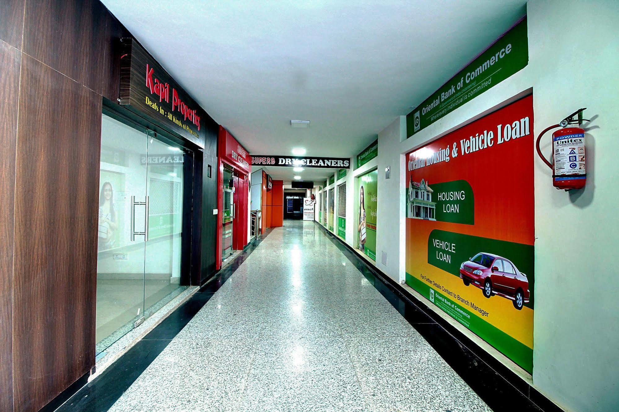 Staayz Premium Gurgaon Hotel Bagian luar foto
