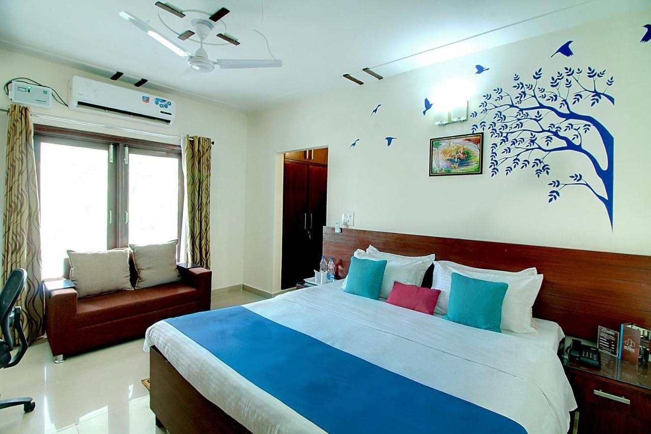 Staayz Premium Gurgaon Hotel Bagian luar foto