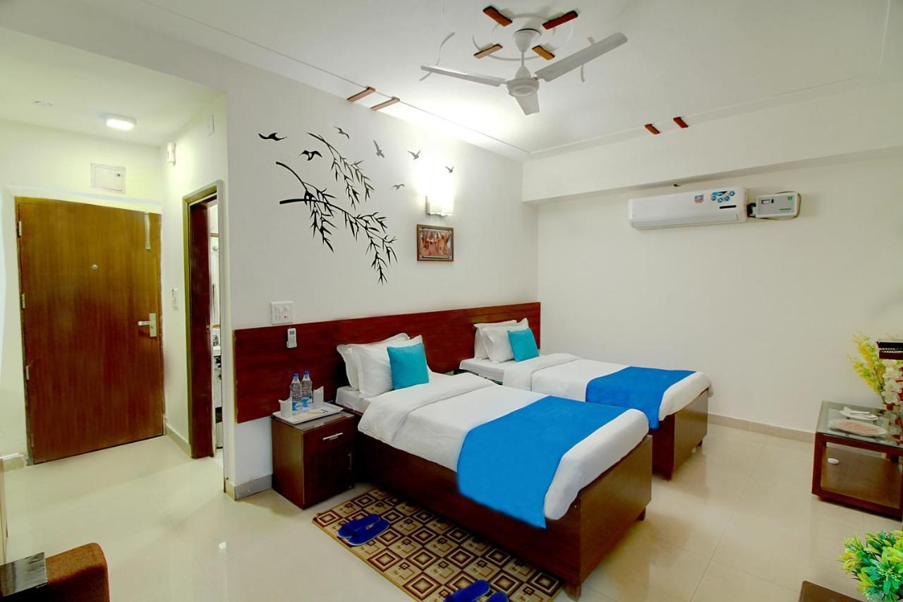 Staayz Premium Gurgaon Hotel Bagian luar foto