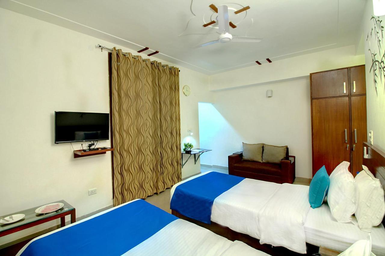Staayz Premium Gurgaon Hotel Bagian luar foto