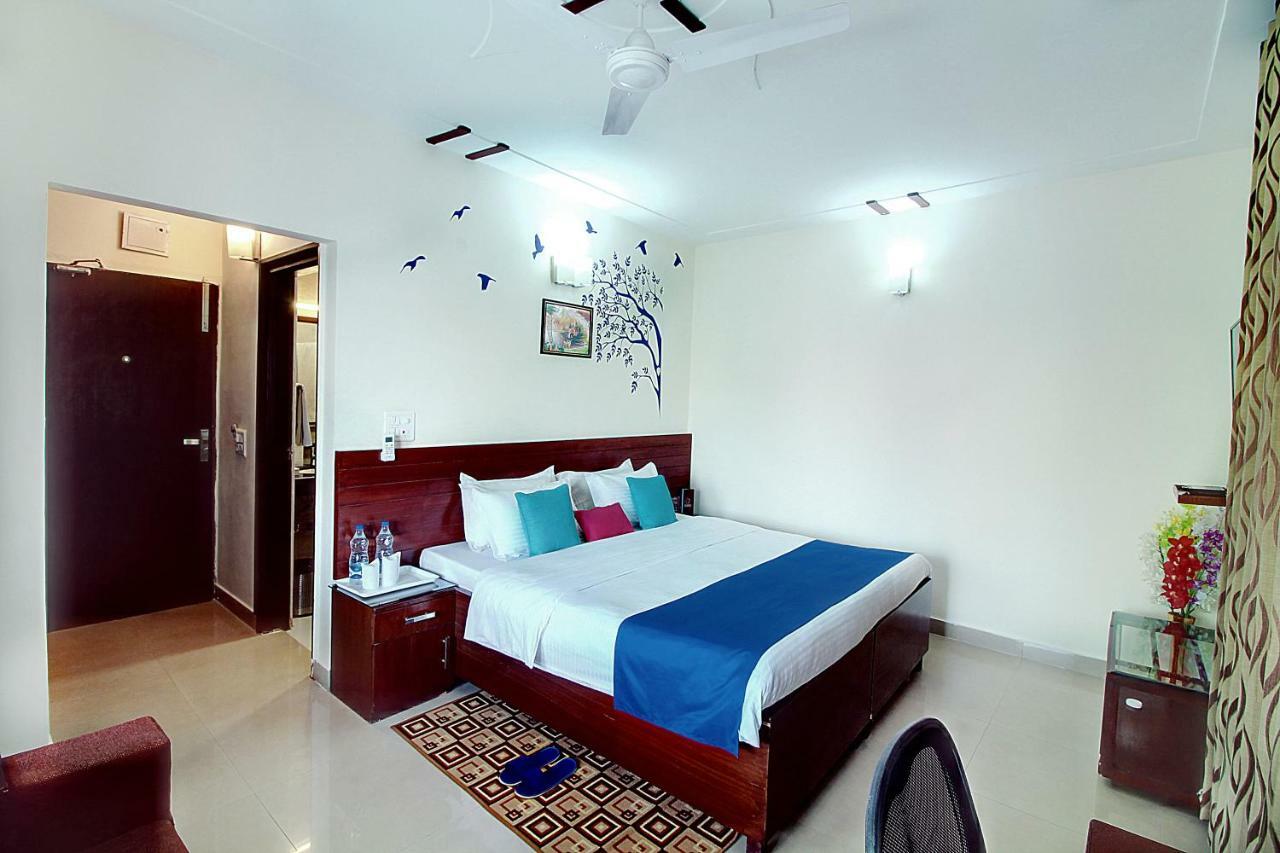 Staayz Premium Gurgaon Hotel Bagian luar foto