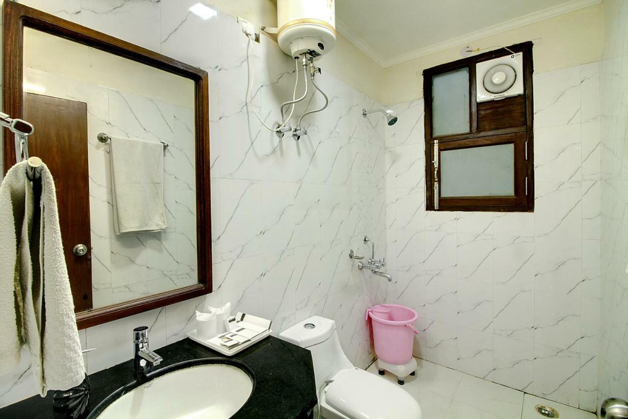 Staayz Premium Gurgaon Hotel Bagian luar foto